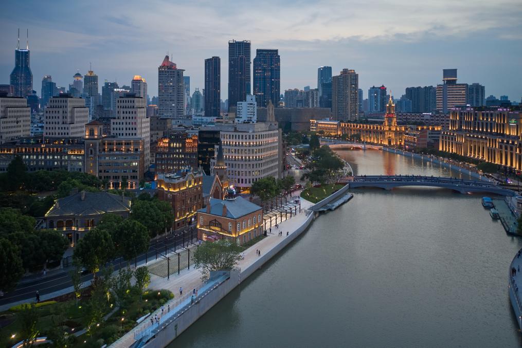 向西鸟瞰东一段夜景